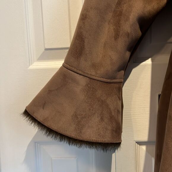 Regal Brown Faux‎ Fur Faux Suede Ruffle Front Coat Size M NWOT - Picture 5 of 13